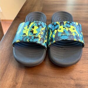 Under Armour Kids' Blue Camo Slides with Neon Yellow Logo